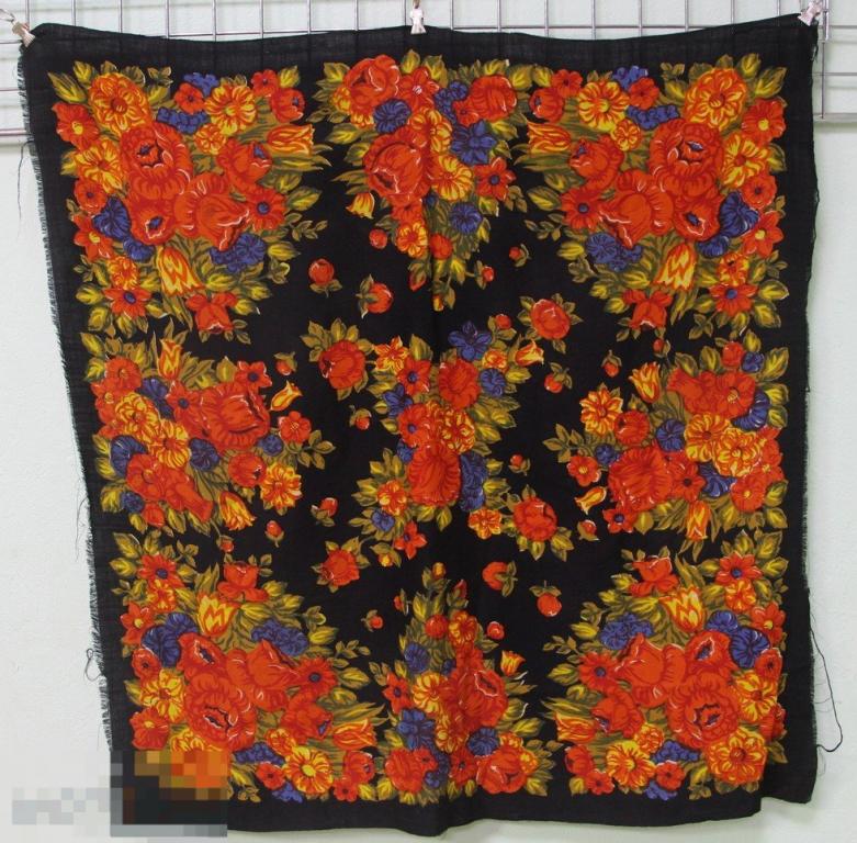 Платок старинный головной с цветочным орнаментом. №3