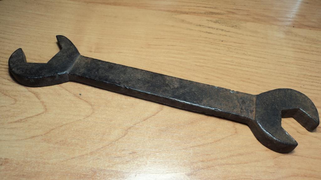 Старинный инструмент Ключ гаечный 30х36 (бл)