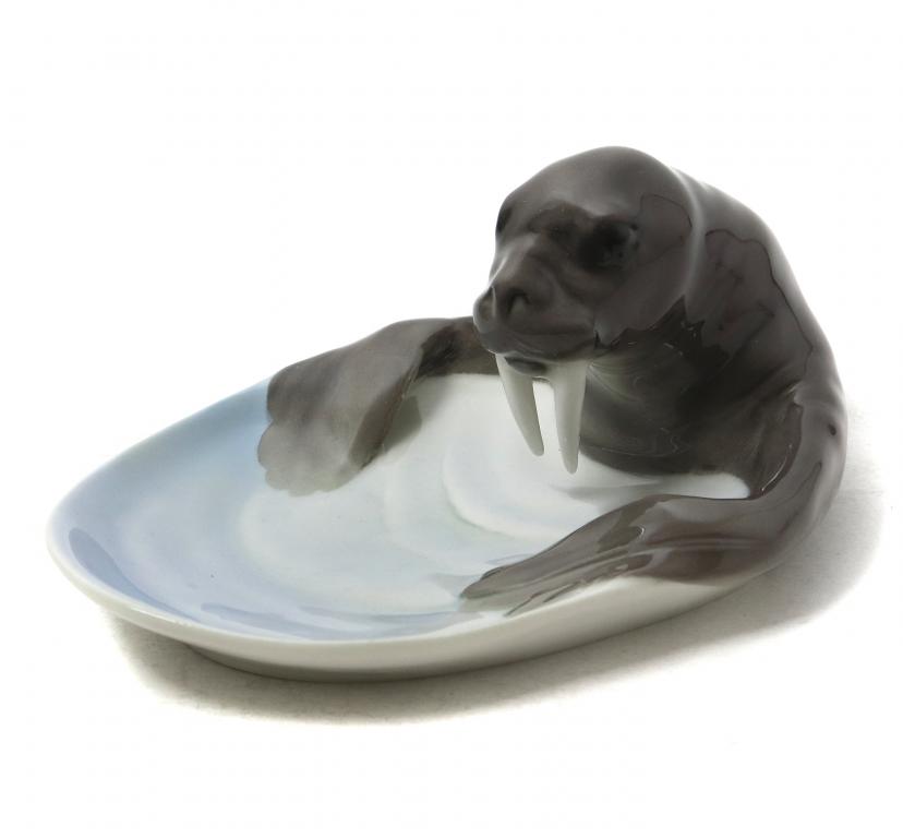 Фарфоровая ваза с моржом. Rorstrand