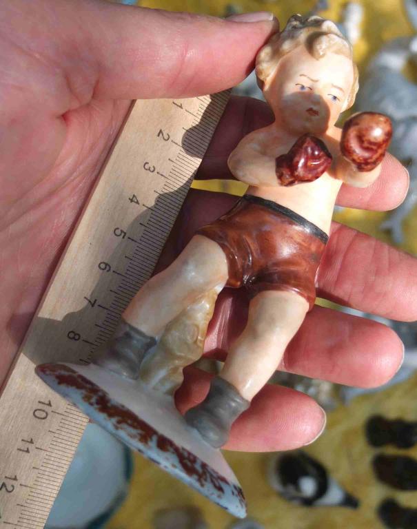 фарфоровая статуэтка  Мальчик боксёр, старая Германия