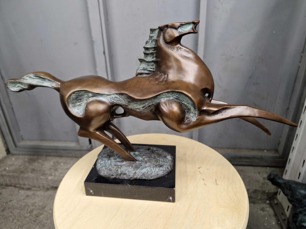 Конь 061 Модерн. Лошадь. Бронза