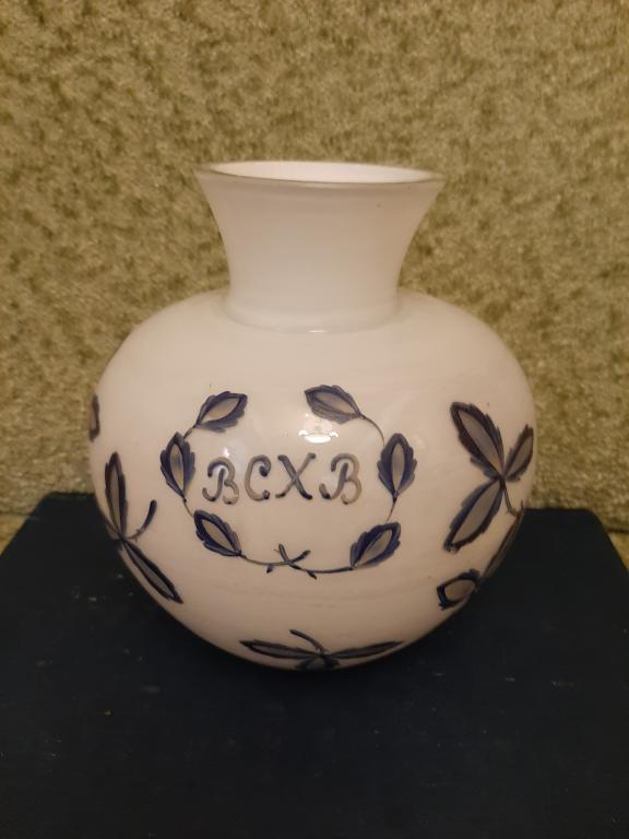 ВАЗА ВСХВ МОЛОЧНОЕ СТЕКЛО СЕРЕДИНА 20 В