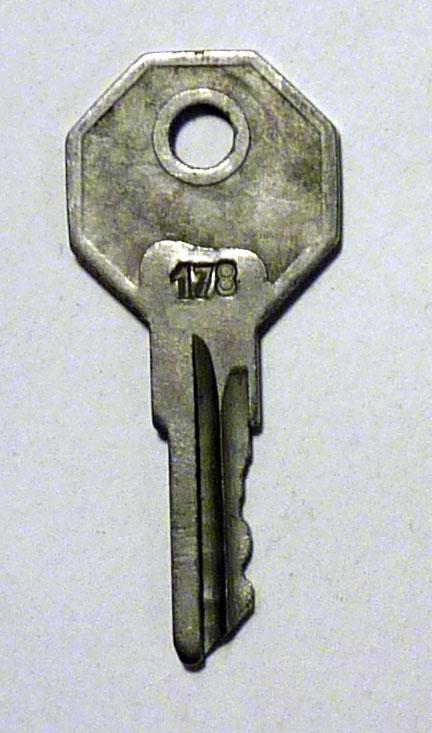 Ключ от зажигания автомобиля ГАЗ СССР № 178