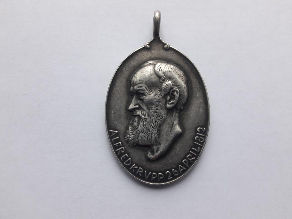Пруссия. Старинная Медаль Оружейников, к 100-летию А. Круппа 1812 - 1912.