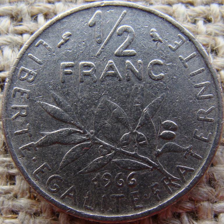 Франция 1/2 франка 1966 год