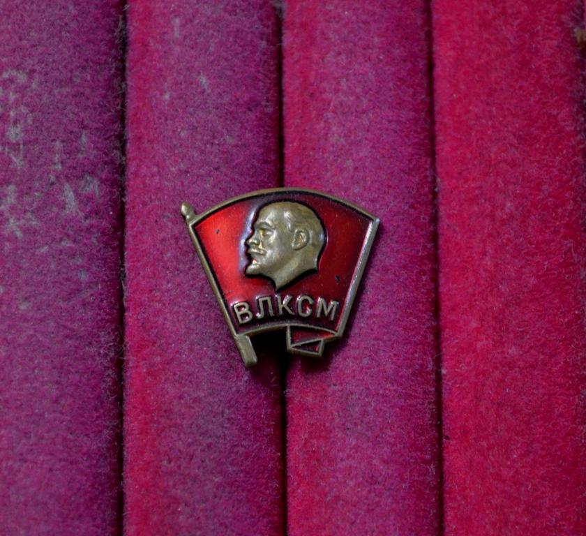 ВЛКСМ  КОМСОМОЛЬСКИЙ ЗНАЧОК  ВЛАДИМИР ИЛЬИЧ  ЛЕНИН УЛЬЯНОВ   ЛИСТ №  IV