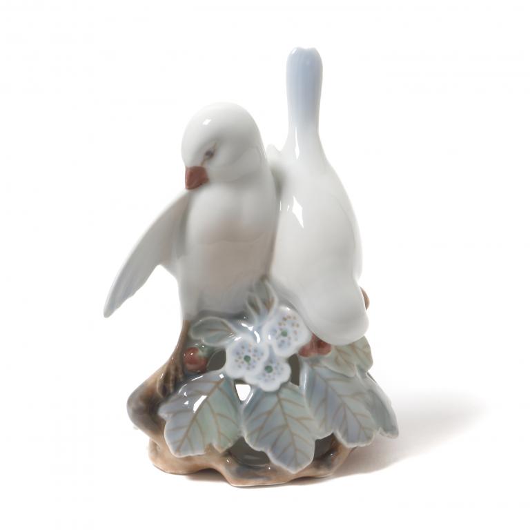Фарфоровая статуэтка "Пара голубков". Royal Copenhagen