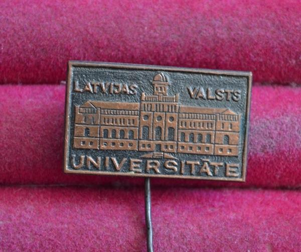 Latvijas Valsts Universitate Латвийский университет Латвия  Тяжелый иностранный значок  ЛИСТ №  141