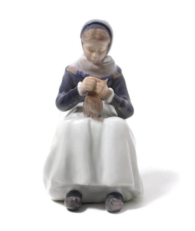 Фарфоровая фигура "Женщина". Royal Copenhagen