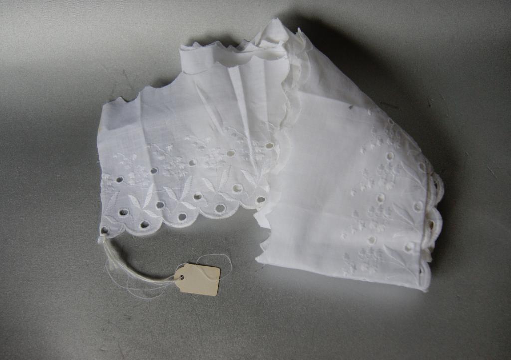 лента подзор кружева размер Д 2м 40 см Ш. 11 см Испания