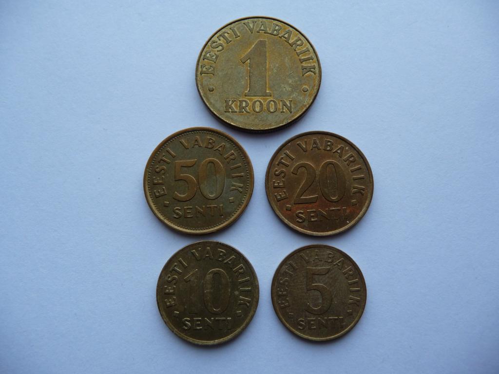 Эстония : Набор монет 1992г. и 1 крона 1998г. - Отличное состояние.