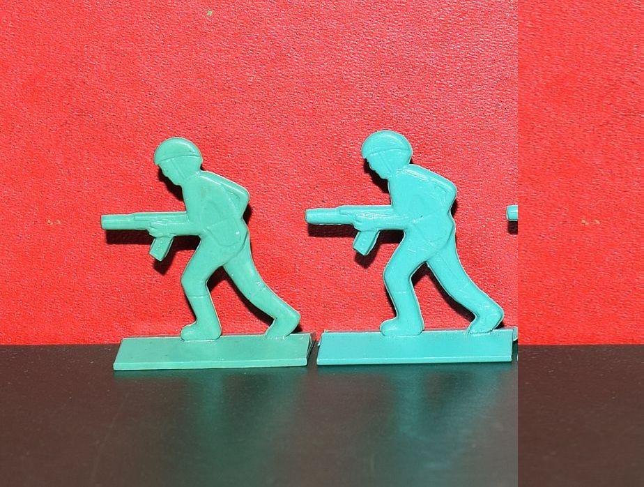 Солдатики СССР автоматчики синие,зелёные,голубые,бирюзовые.