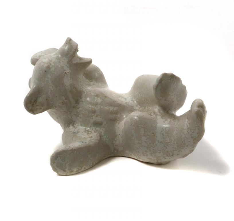 Керамическая фигура "Играющий медвежонок​". Дания, Arne Bang