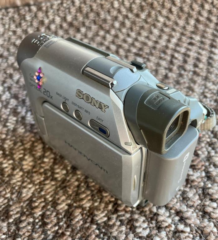 K15877 Видеокамера sony handycam Sony DCR-HC17E, Япония, рабочая, + адаптер и провода