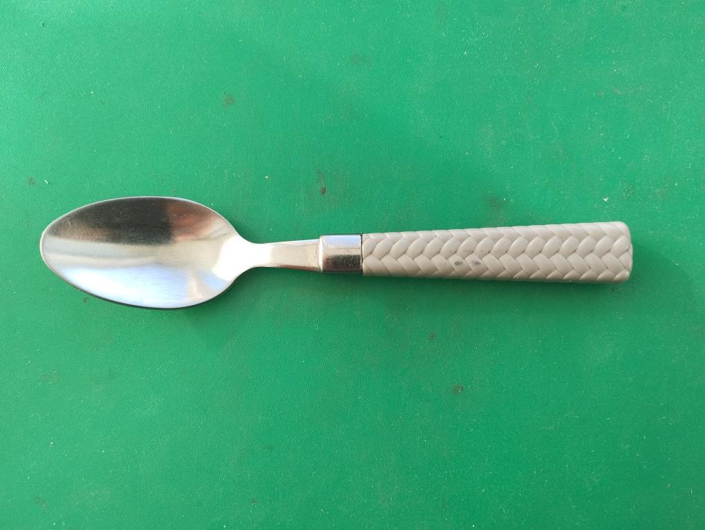 Ложка  чайная. Нержавейка. Клеймо STAINLESS STEEL. Пластиковая ручка.