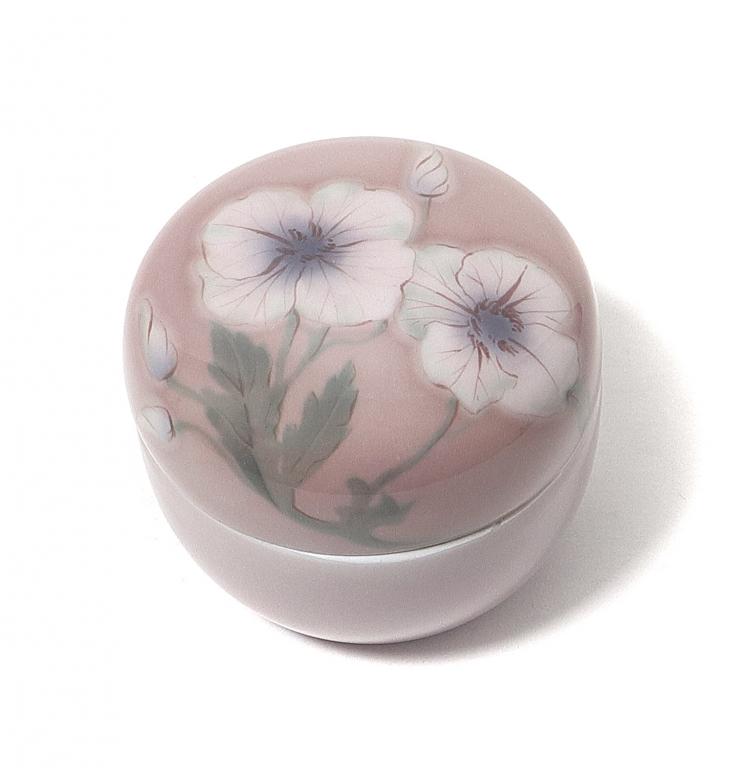 Фарфоровая ваза с крышкой (шкатулка). Rorstrand