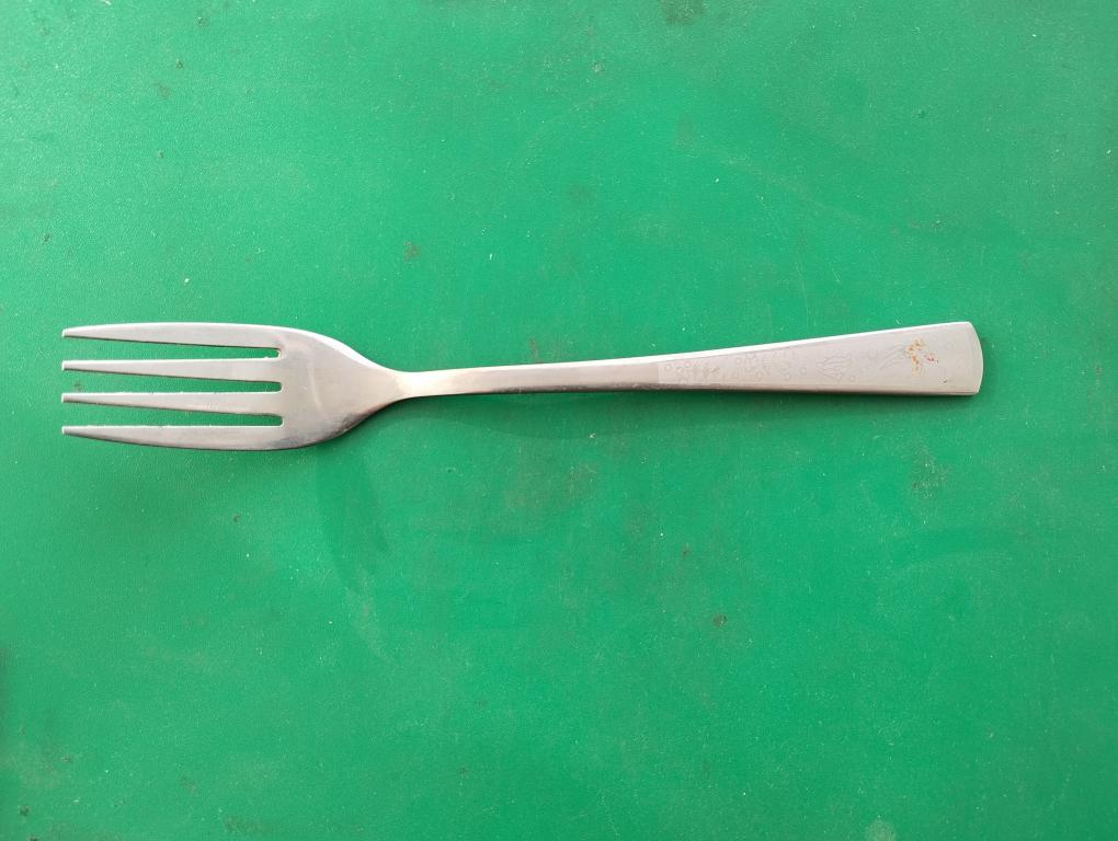 Вилка столовая. Рыбки. Нержавейка. Клеймо STAINLESS STEEL.