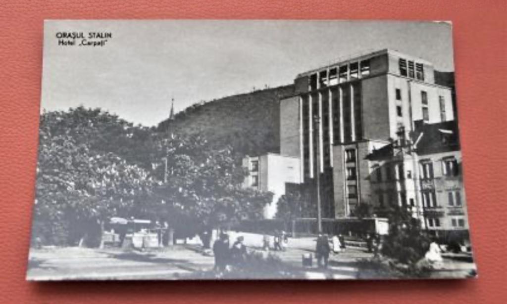 Открытка Румыния Орашул Сталин (Брашов) - отель "Карпаты"  - 1950-е - чистая