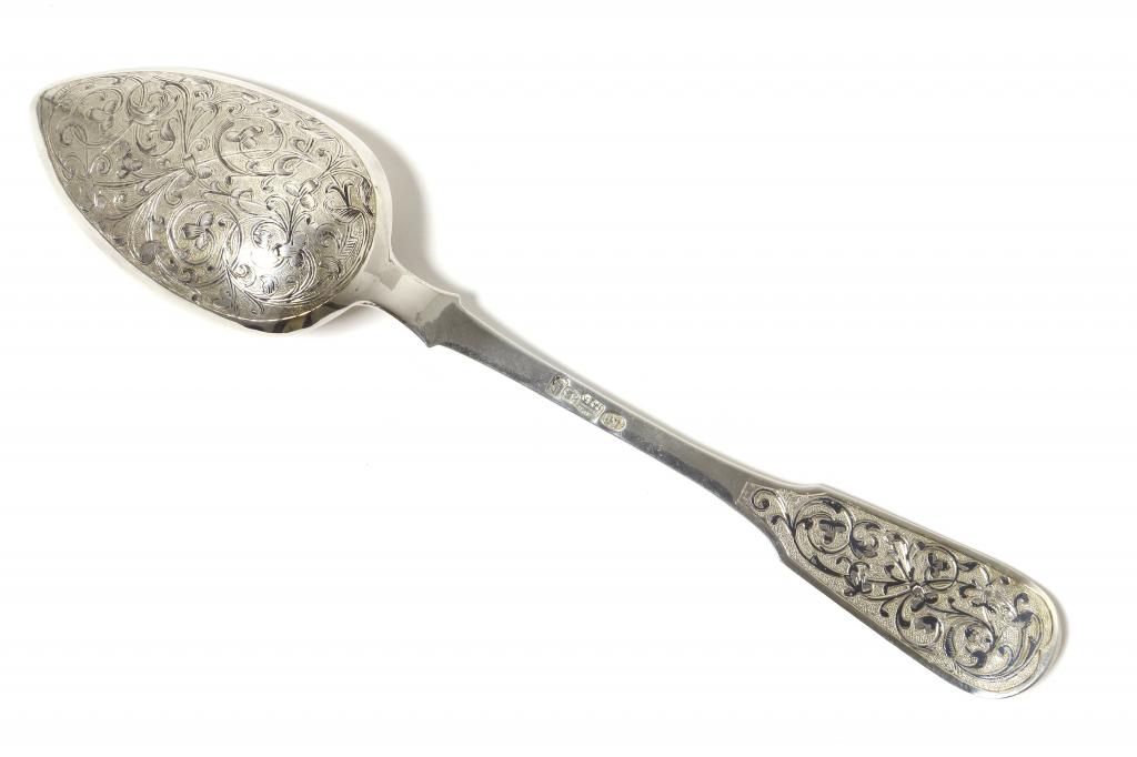 Серебряная обеденная ложка. Чернь.  Россия, 1860 год