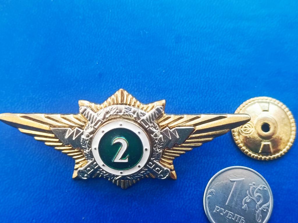 Знак 2 КЛАССНОСТИ МВД,  Крылья ПОЛИЦИЯ, ТЯЖЕЛЫЙ. ОРИГИНАЛ. ЭМАЛЬ. СОХРАН. Зеленый