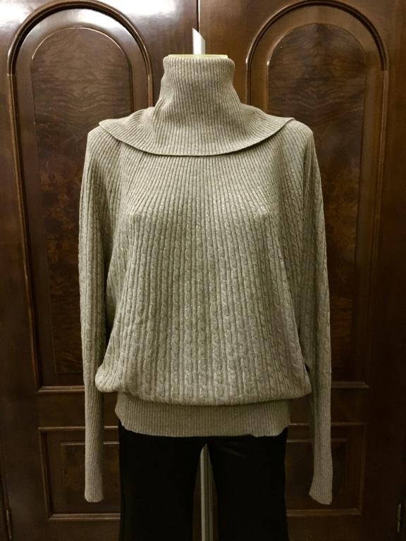 Свитер женский известной итальянской фирмы Clips бежевого цвета, размер 50