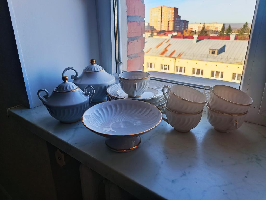 Чайный фарфор ЛФЗ  Золотая лента . костяной фарфор. Мало пользованный