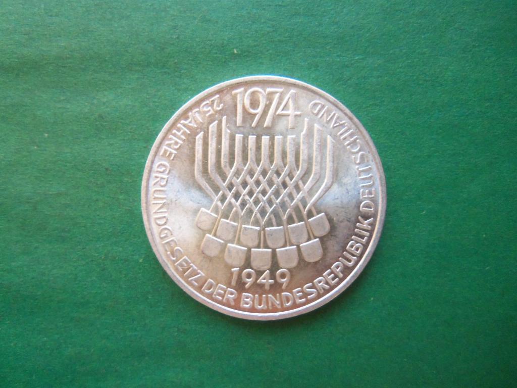 Германия 5 марок 1974 г. F. 25 лет конституции,серебро.