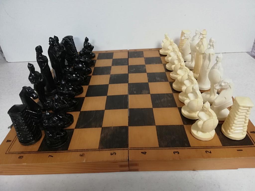 Шахматы СССР сюжетные " Святая Русь " Большие фигуры пластик