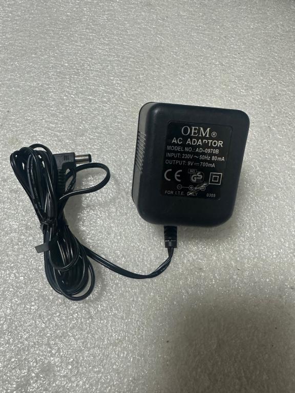 Блок питания AD-0970B выдает 9v 700ma новый