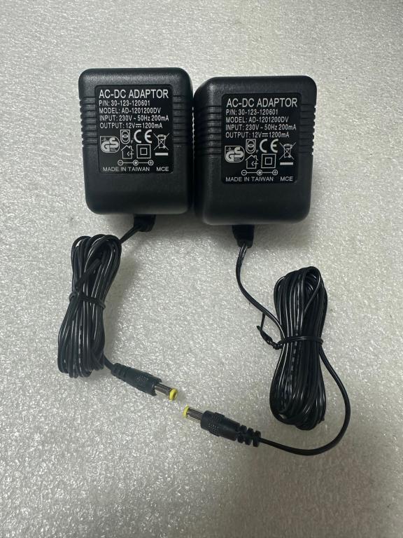 Блок питания AD-1201200DV выдает 12v 1200ma новый.