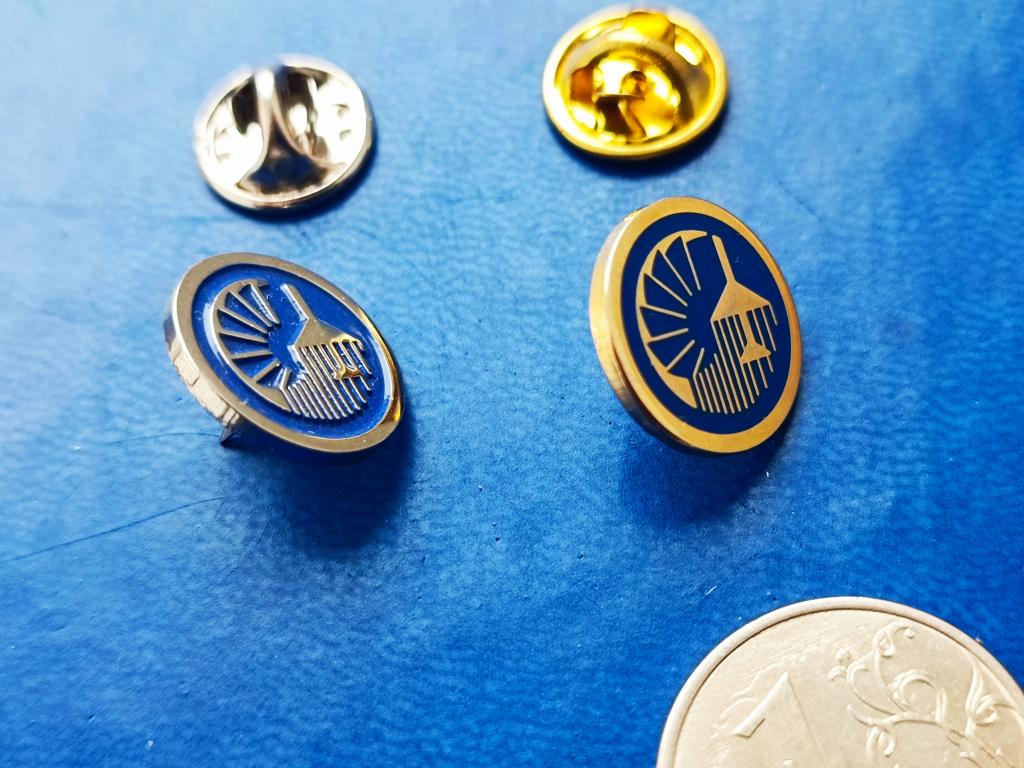 Знак Фрачник КБ Авиадвигатели. Самолет Желтый+Белый за 2 шт