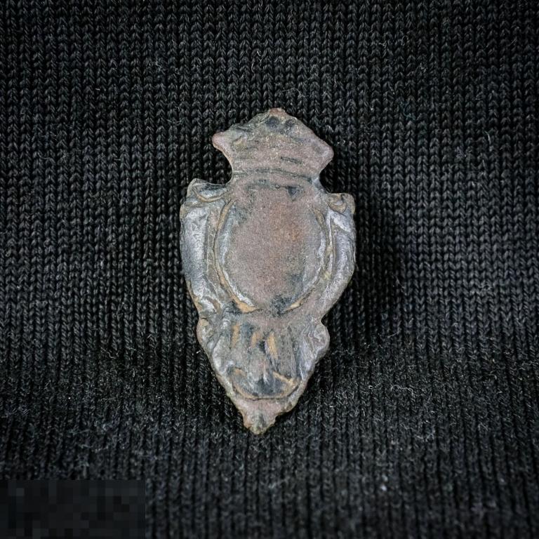 Накладка тыльник на пистоль 19 век с короной