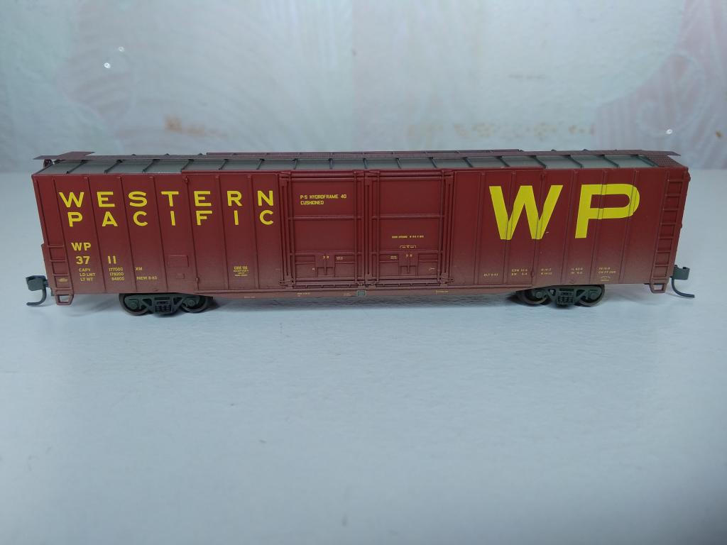9мм.(N) Athearn 60 футовый крытый вагон Western Pacific фабрично состарен