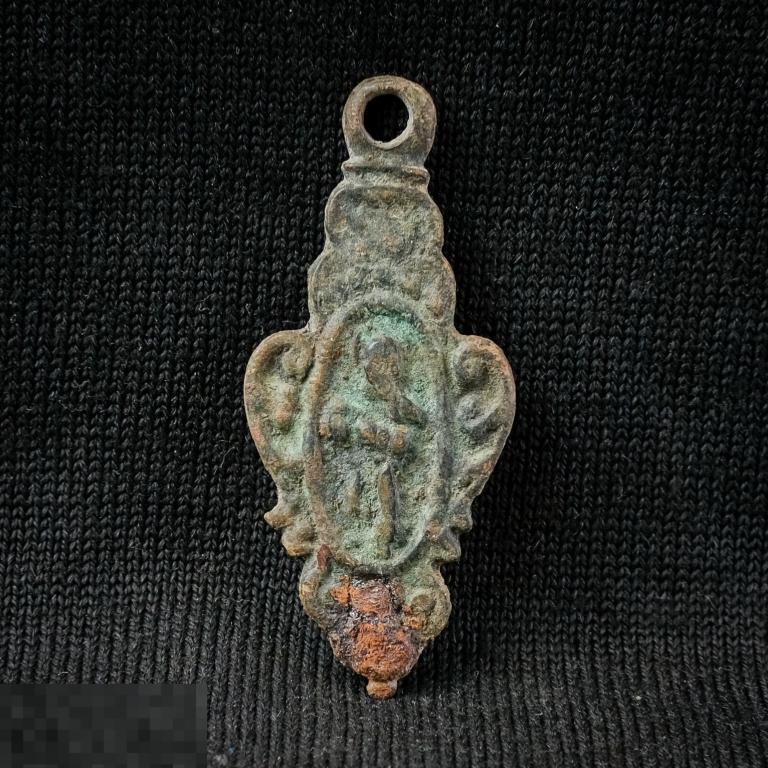 Крупная книжная застежка со Святым 18-19 век