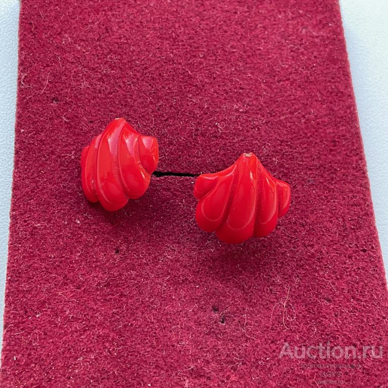 💟 Красные серьги-гвоздики из пластика. Бижутерия.