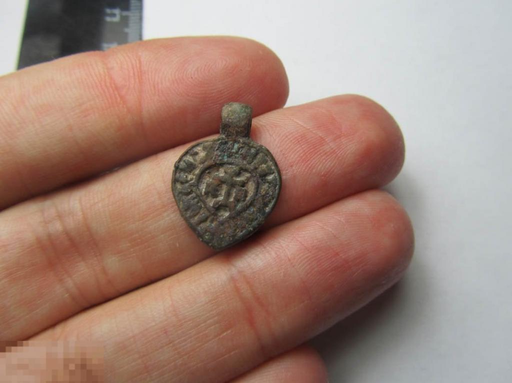 Иконка средневековая серцевидная Голгофский крест