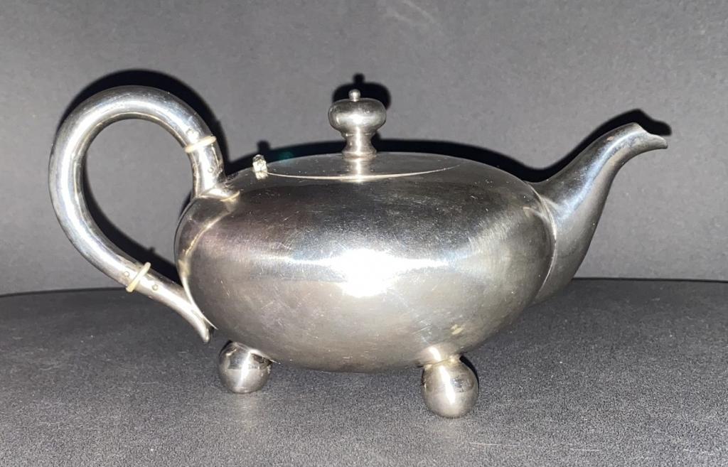 Чайник (кофейник) серебряный. 1886 год