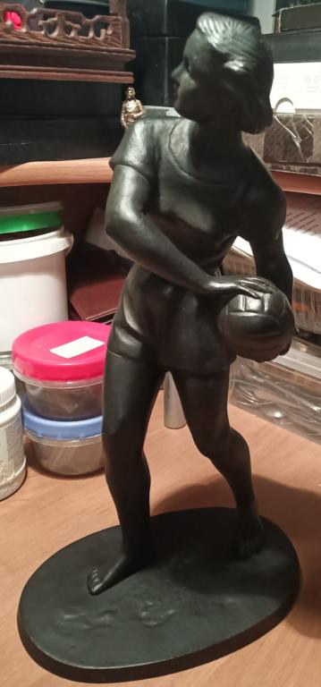 чугунная статуэтка Волейболистка, Касли, 1969 год