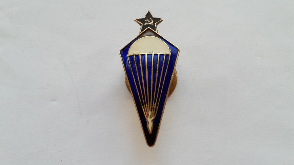 ЗНАК ПАРАШЮТИСТ СССР 1940 Г. ММД ТЯЖЁЛЫЙ. ГОРЯЧАЯ ЭМАЛЬ. ВИНТ