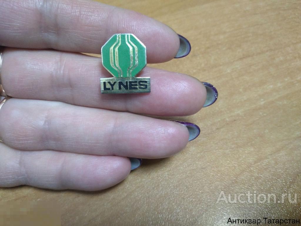 Значок на клипсе LYNES Иностранный Логотип Металл Слюда по 50 рублей