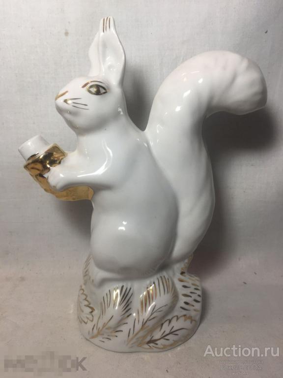 ★★ ФАРФОРОВАЯ СТАТУЭТКА-ШТОФ (БЕЛКА-БЕЛЬЧОНОК С ШИШКОЙ)  СССР!  210) ★★