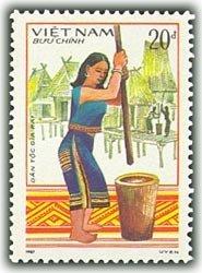 (1987-054) Марка Вьетнам "Женский Джиа Рай" Костюмы жителей Тай Нгуена III 