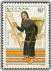 (1987-057) Марка Вьетнам "Женский Эде" Костюмы жителей Тай Нгуена III 