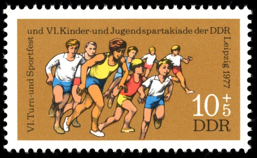 (1977-046) Марка Германия (ГДР) "Бег" Спортивные соревнования III 
