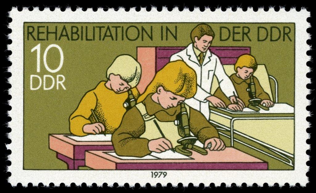 (1979-048) Марка Германия (ГДР) "Обучение" Реабилитация больных III 