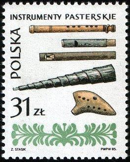 (1985-025) Марка Польша "Пастушьи флейты, бараний рог, окарина" Народные музыкальные инструменты 