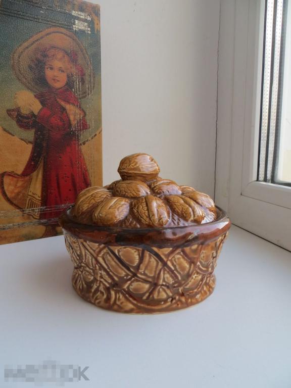 Масленка шкатулка сахарница фаянс Грецкие Орехи, Кузнецов-Ранние Советы. Орешница.