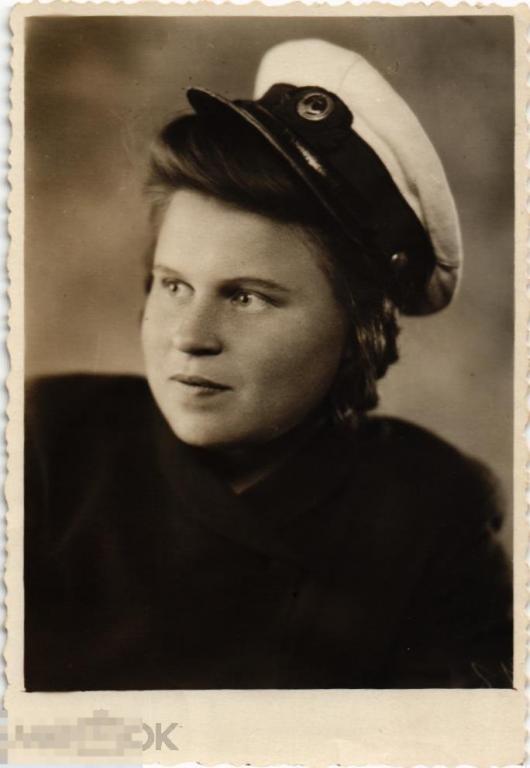 (WG) старая фотография девушка в фуражке 1948 мода винтаж (2022-265)