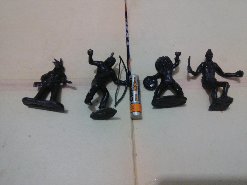 Игрушка.Солдатики. .Индейцы  пластик.СССР