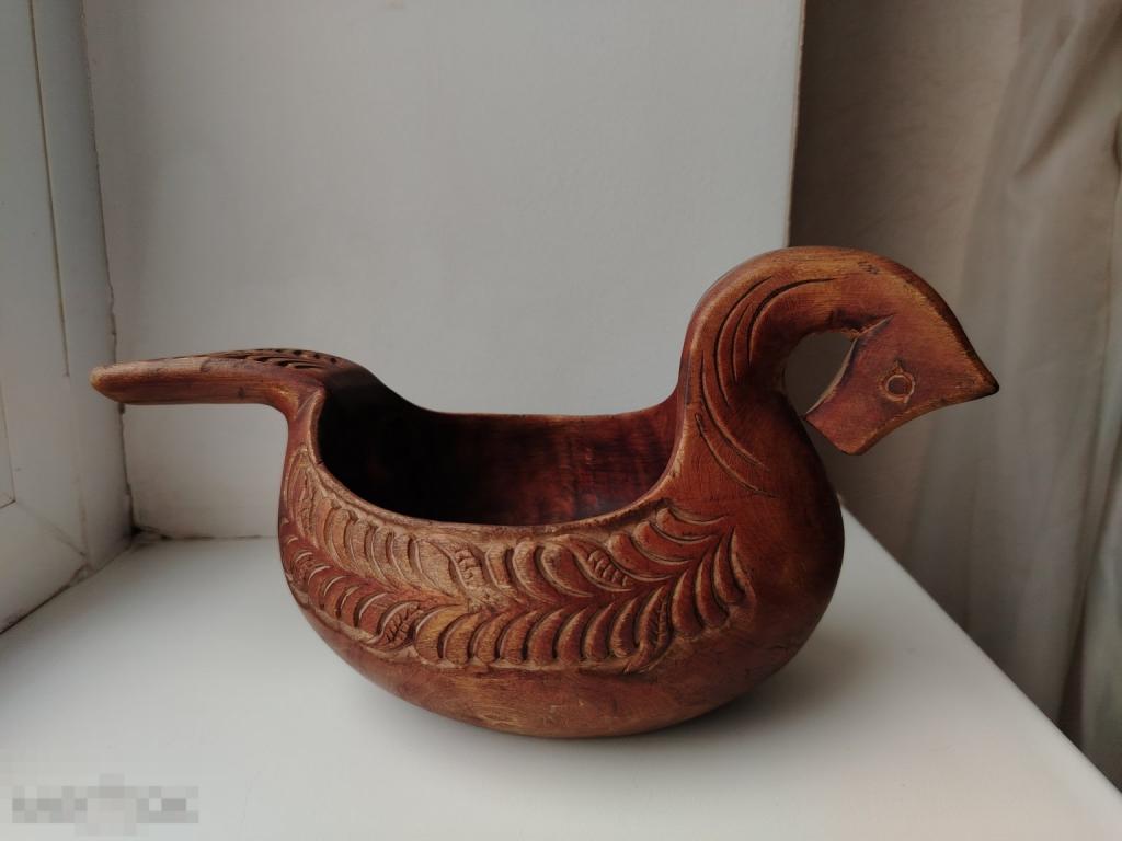 Старинный старый ковш, черпак, братина. Резьба, дерево.Русский стиль.